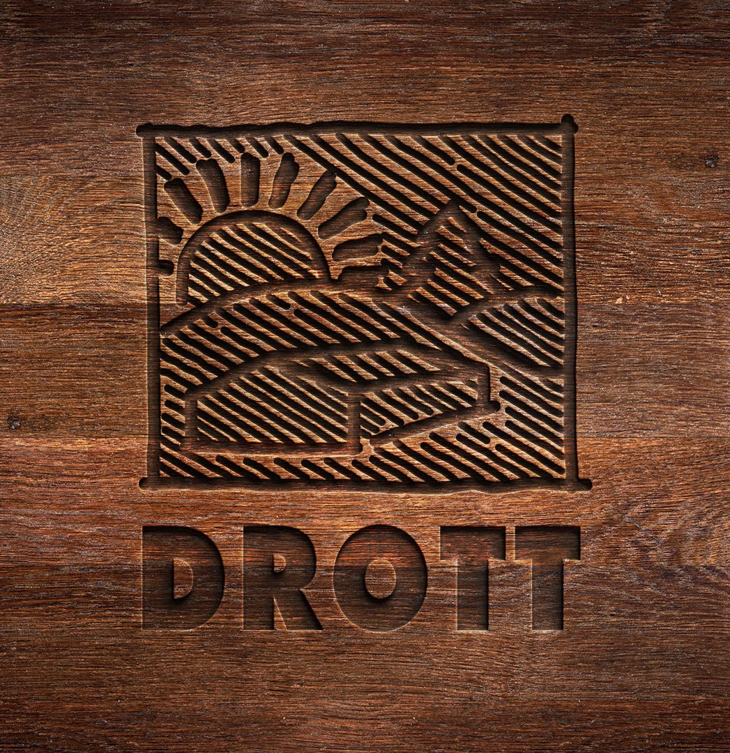 hq_Logo_kl_Mock_Up_Holz_Karriere